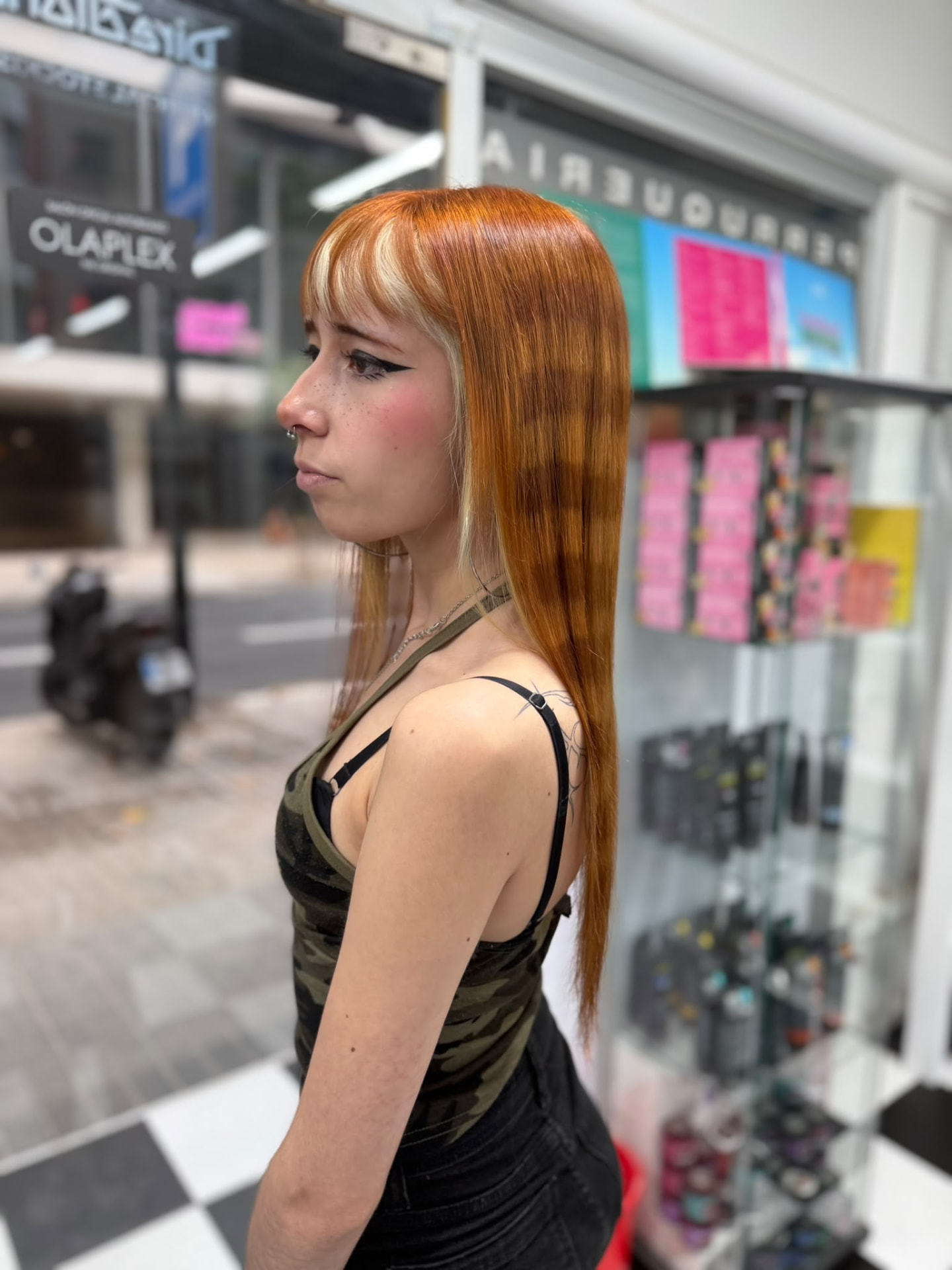 Melena cobriza lisa con contraste rubio